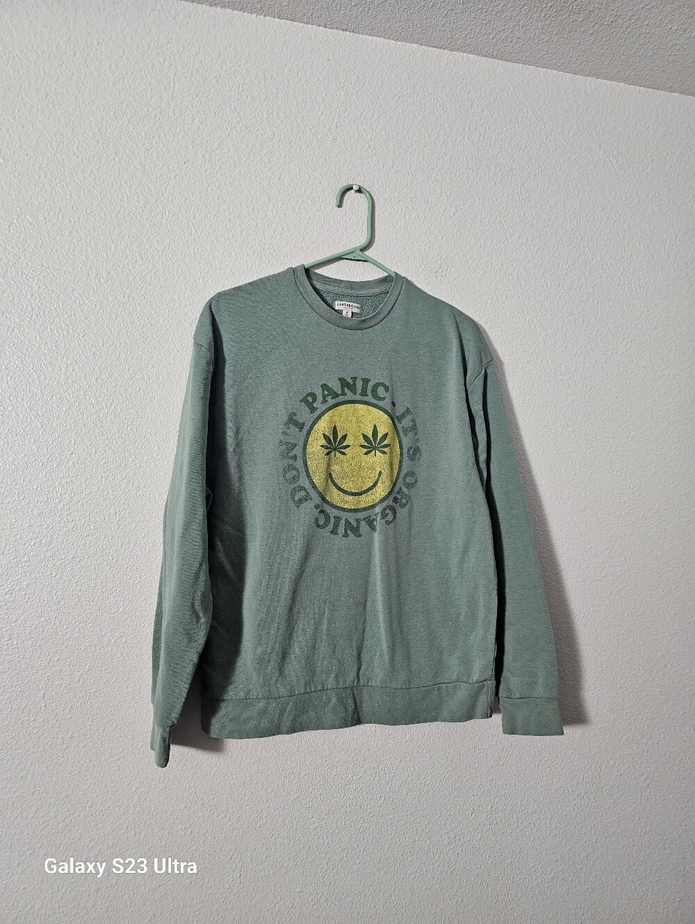 EARTHBOUND Green Graphic Sweatshirt with Yellow Smiley Sx S